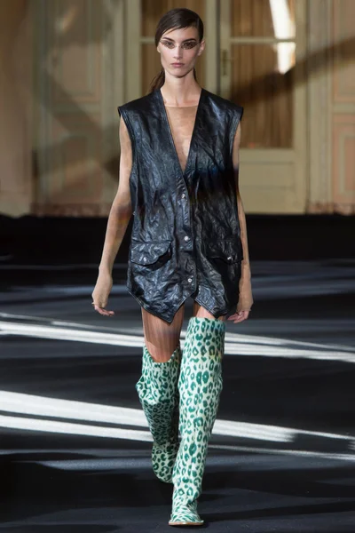 Look 27